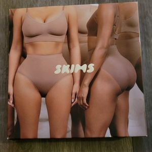 Skims sculpting mid waist thong